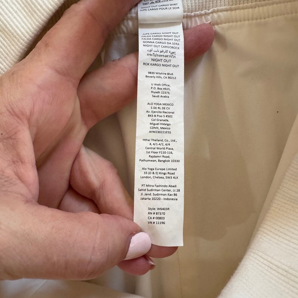 Alo Yoga Night Out Cargo Skirt Zip Front Ivory Size Large EUC W6403R - Picture 9 of 13
